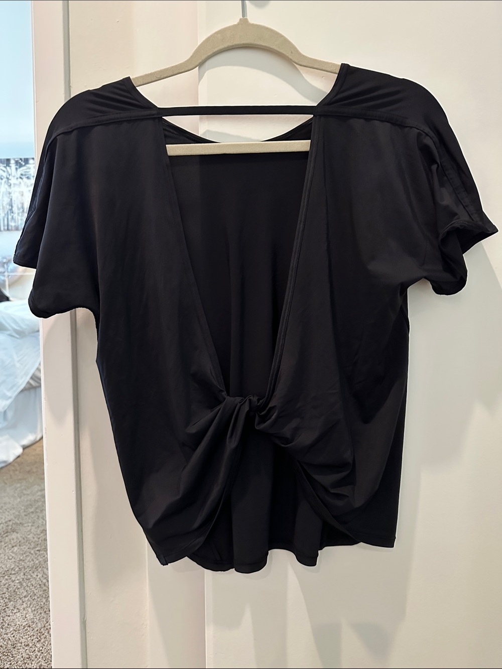 Lululemon Black Open Twist-Back Short Sleeve Top size 4